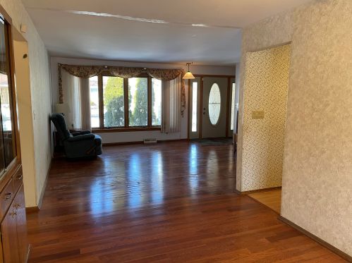 2025 Clayton Crst Ave, Milwaukee WI 53221-3732 exterior