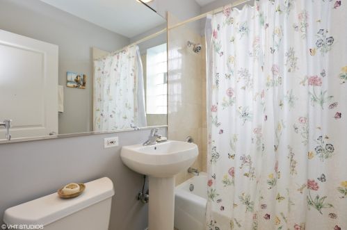 4308 Clark St, Chicago IL 60613-1302 exterior