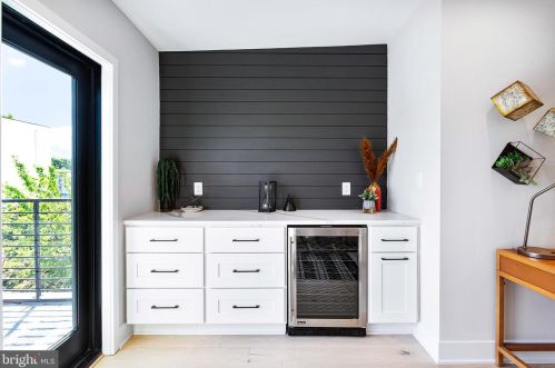 1733 Independence Ave, Washington DC  20003-1637 exterior