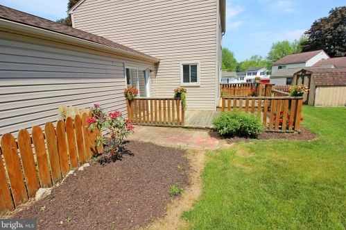 2845 Pebblebrook Dr, Lancaster PA 17601-3329 exterior