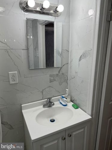 807 7 St, Chester PA 19013-6240 exterior