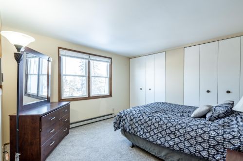 5135 Camelot Ln, Milwaukee WI 53221-3121 exterior