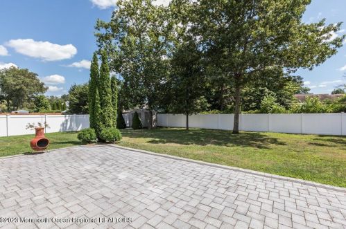 52 Pelican Dr, Berkeley Township NJ 08721-1654 exterior