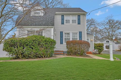 61 21 St, Huntington Station NY 11746-3259 exterior