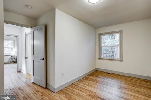 1303 Willow Street Pike, Lancaster PA  17602-4633 exterior