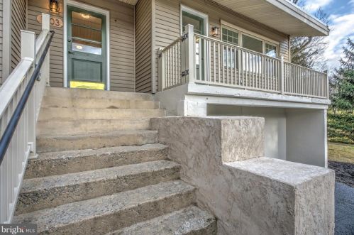 1303 Willow Street Pike, Lancaster PA  17602-4633 exterior