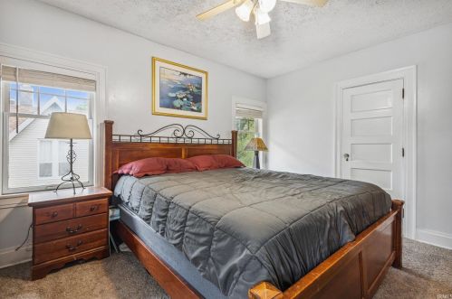 925 Lincolnway, Mishawaka IN 46544-3918 exterior