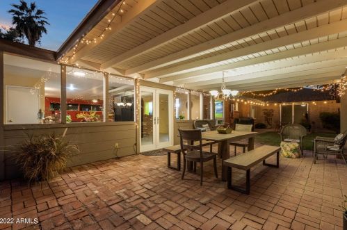 8051 14 Ave, Phoenix AZ 85023-2585 exterior