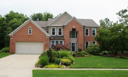 20271 Ellsworth Dr, Cleveland, OH 44149-6795