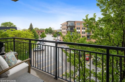 145 York St, Elmhurst IL  60126-3464 exterior