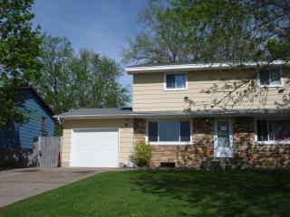 889 Greenway Ave, Saint Paul MN  55128-6201 exterior