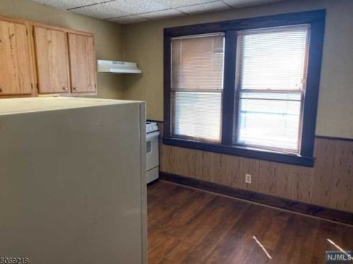 303 Haledon Ave, Paterson NJ 07508-2770 exterior