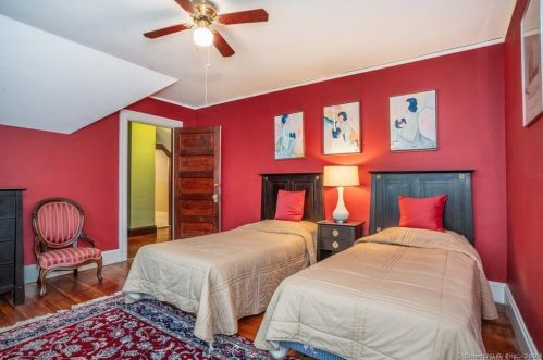 160 Oxford St, Hartford CT 06105-2514 exterior