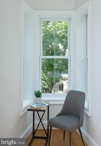 221 E St, Washington DC  20002-7700 exterior