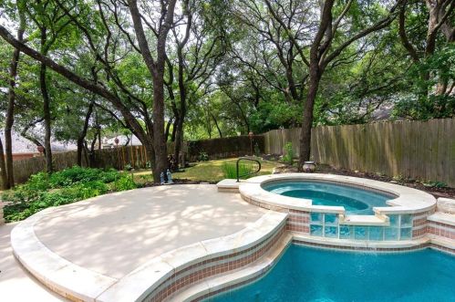 12504 Emerald Oaks Dr, Austin TX 78748 exterior