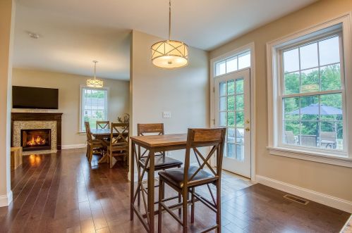 362 Grant Rd, Newmarket NH 03857-2108 exterior