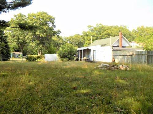 1031 James Ave, Meskegon MI 49442-2135 exterior