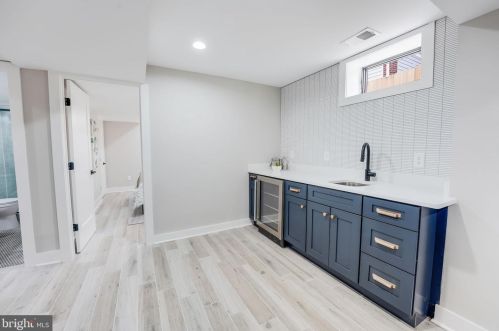 1505 Crestwood Dr, Alexandria VA  22302-2303 exterior