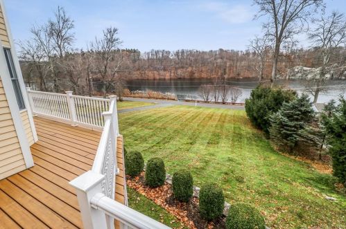 277 Mamanasco Rd, Ridgefield, CT 06877-1718