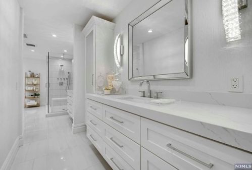 206 County Rd, Demarest NJ  07627-2202 exterior