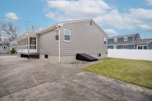 8 Ashby St, Providence RI  02919-6602 exterior