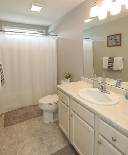 12 Ty Ln, Concord NH  03303-1049 exterior