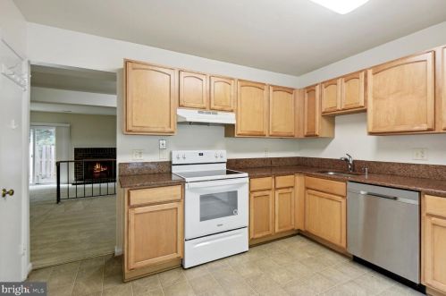 5840 Berkshire Ct, Alexandria VA 22303-1630 exterior