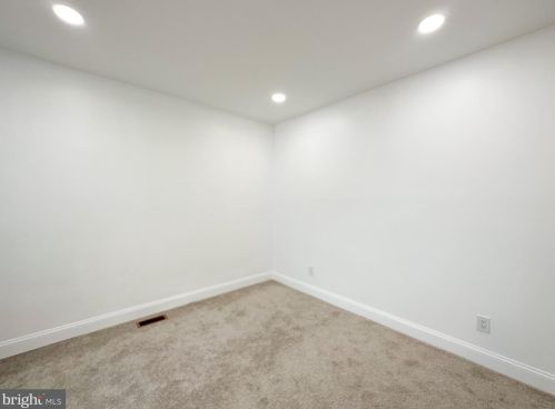 5217 New Hampshire Ave, Washington DC 20011-7920 exterior