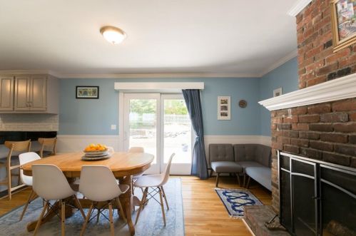 4 High St, Middletown, RI 02840-3122