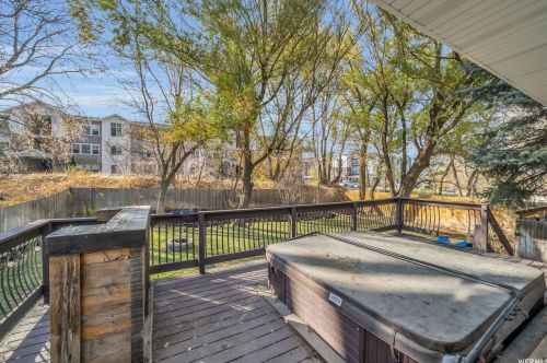 884 Spartan Dr, Sandy UT 84094-1811 exterior