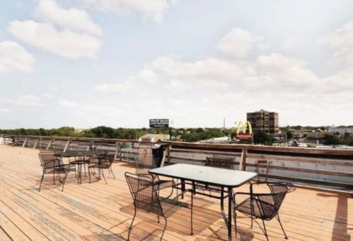 4962 Milwaukee Ave, Chicago IL  60630-2115 exterior