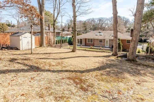 8 Charmian St, Huntington Station NY 11746-3517 exterior