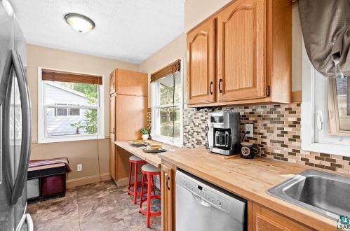 702 Basswood Ave, Duluth MN 55811-2638 exterior