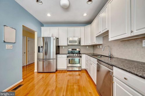 6 Caleb Ln, Princeton NJ 08540-6138 exterior