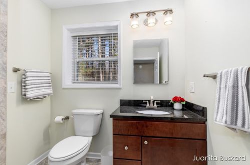 2461 Orchard Valley Dr, Fennville MI  49408-8461 exterior