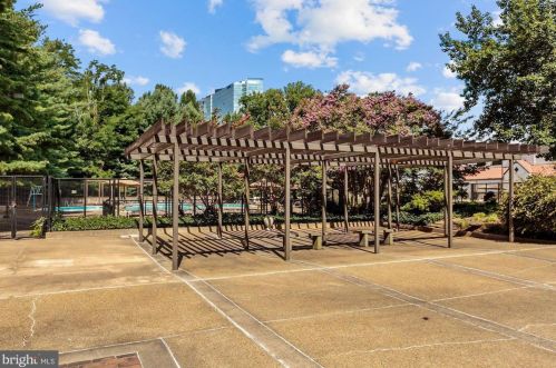 1808 Old Meadow Rd, Mc Lean VA  22102-1825 exterior