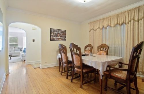 5418 Artesian Ave, Chicago IL 60625-2202 exterior