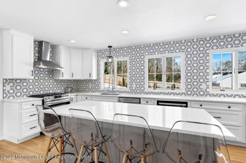 284 Pelican Rd, Middletown NJ 07748-3040 exterior