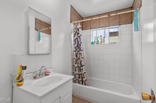 5441 Perkins Rd, Oxnard CA 93033-8833 exterior