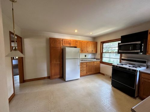 5642 Riv Frst Dr, Milwaukee WI 53209-4520 exterior