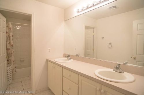 3 Swallow Tail Ct, Jackson Twp NJ  08527-2872 exterior