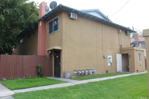 2989 Canyon Crest Dr, Riverside, CA 92507-2914