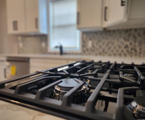 20 Lowndes Ave, Huntington Station NY 11746-1224 exterior