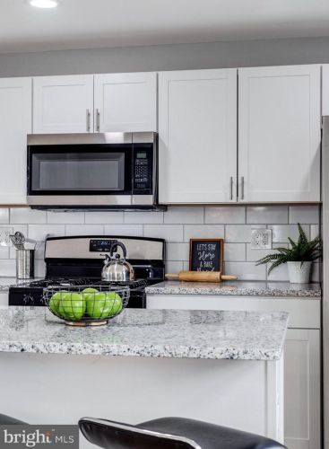 337 Holland St, Chester PA 19022-1011 exterior