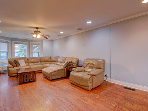 3050 Oakley Ave, Chicago IL 60636-3633 exterior