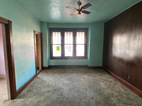 2101 Vilter Ln, Milwaukee, WI 53204-3634