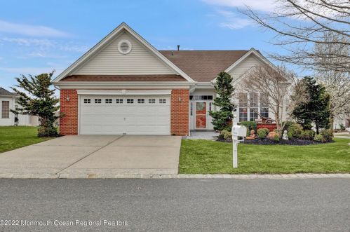 19 Hazeltine Ln, Jackson Twp, NJ 08527-4044
