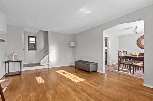 326 Altoona Pl, Pittsburgh PA  15243-2063 exterior