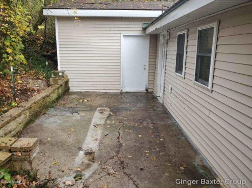 947 Ionia St, Belding MI 48809-1759 exterior