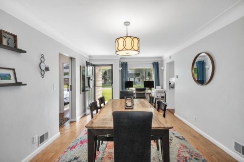 8125 Lk Wood Dr, Kalamazoo MI 49002-4338 exterior